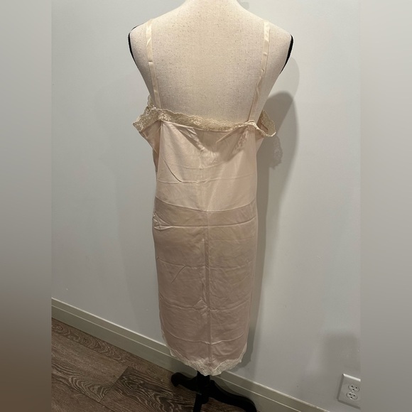 VTG full nude lace trim  slip adjustable straps SZ L/XL EUC champagne colour - Picture 5 of 8